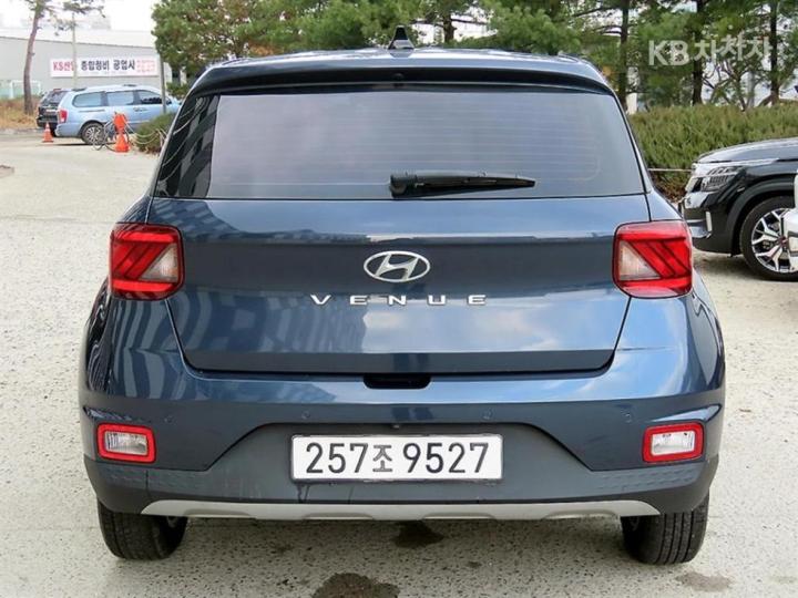 Hyundai Venue Gasoline 1.6 Modern Plus 5