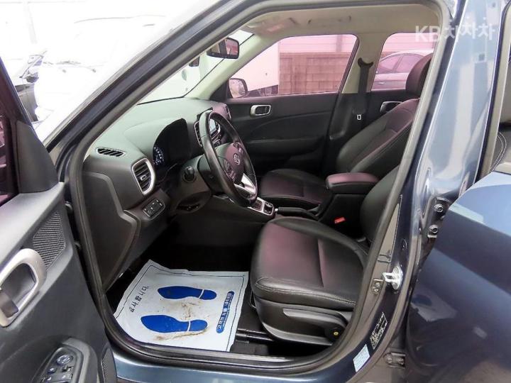 Hyundai Venue Gasoline 1.6 Modern Plus 6
