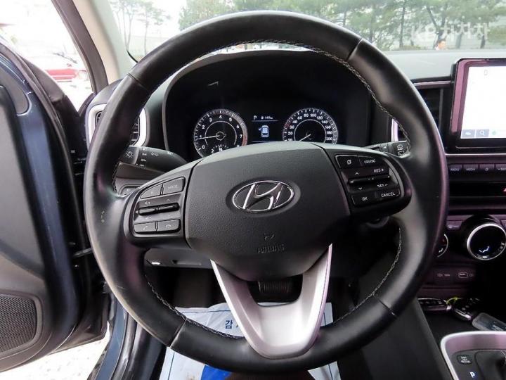 Hyundai Venue Gasoline 1.6 Modern Plus 9