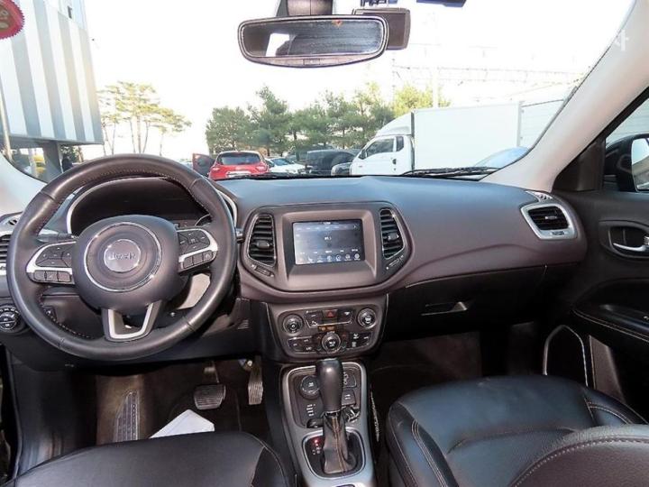 Jeep Compass 2.4 AWD Longitude 8