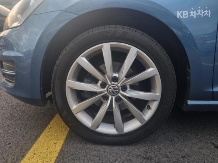 Volkswagen Golf 1.6 TDI BlueMotion MK7 6