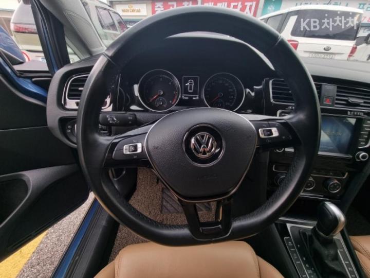 Volkswagen Golf 1.6 TDI BlueMotion MK7 8