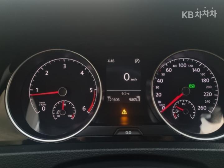 Volkswagen Golf 1.6 TDI BlueMotion MK7 9