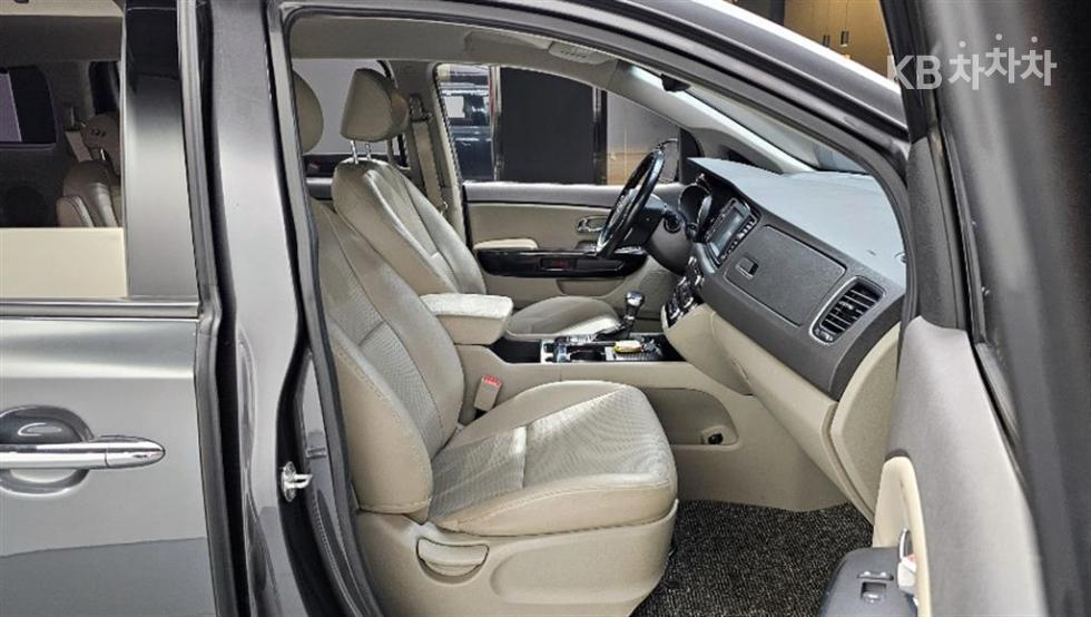 2018 - kia carnival