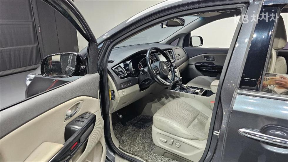 2018 - kia carnival
