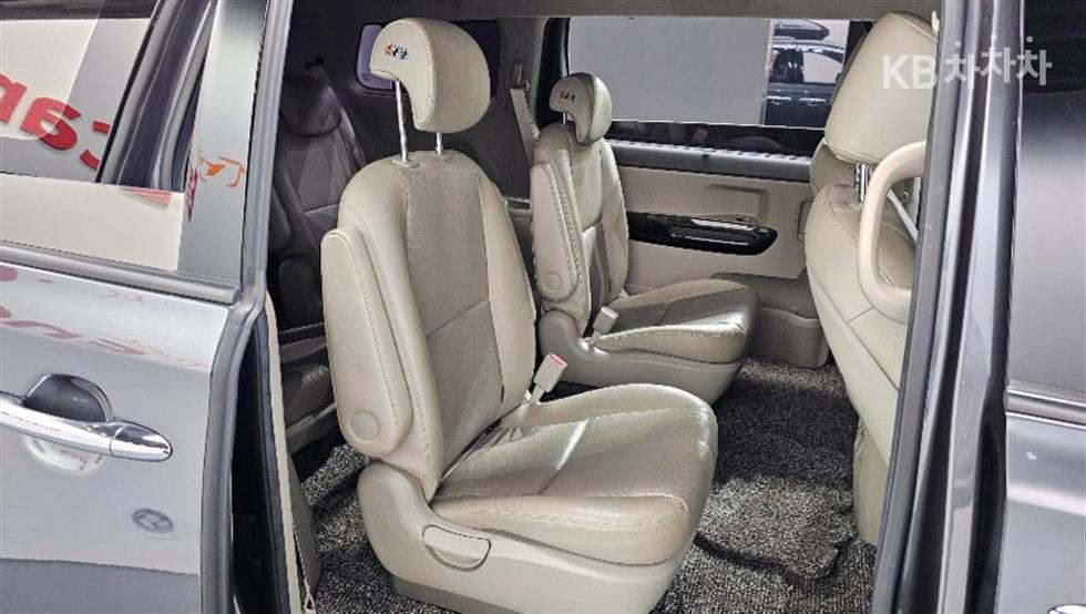 2018 - kia carnival
