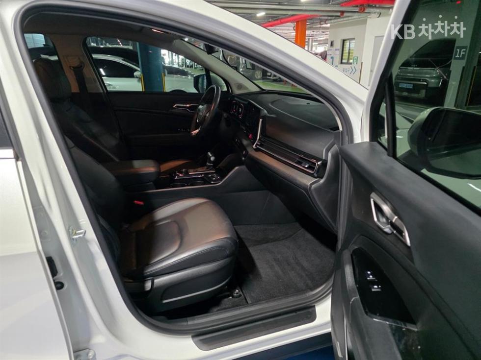 2022 - kia sportage