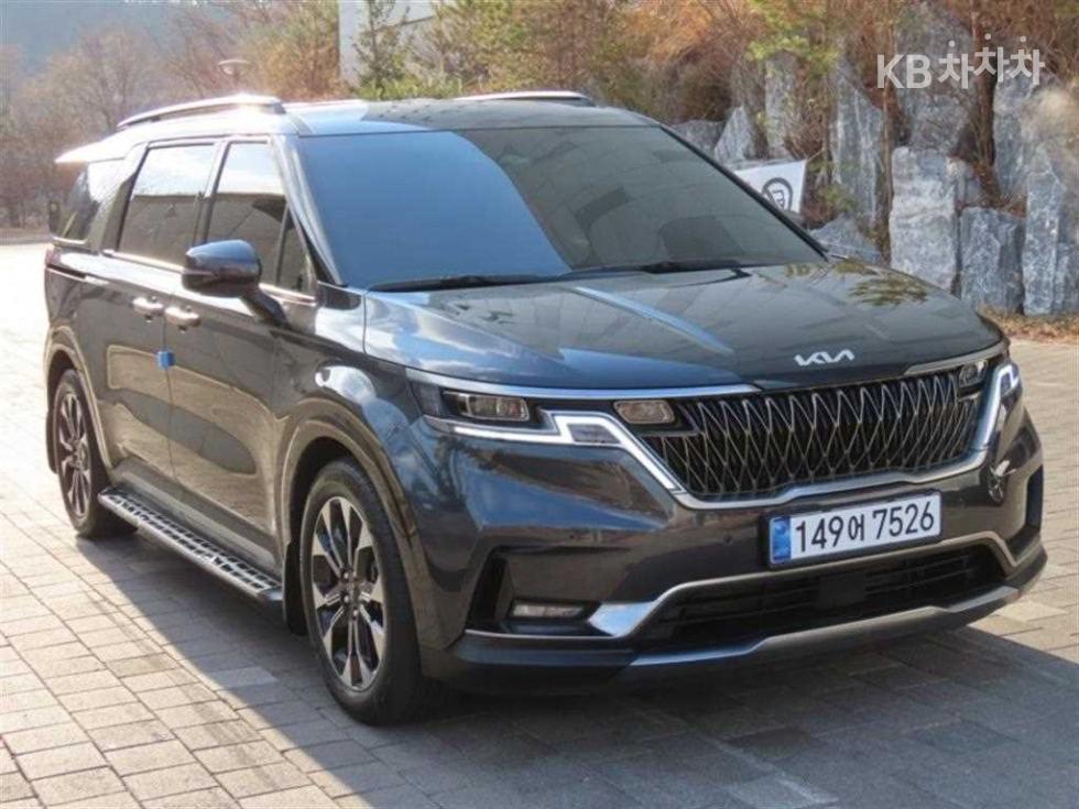 2023 - kia carnival