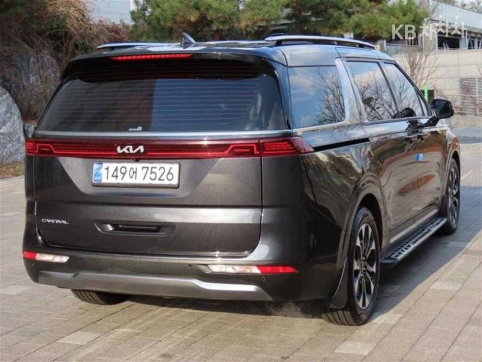 2023 - kia carnival