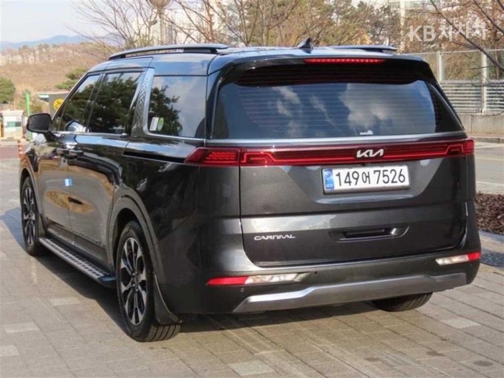 2023 - kia carnival