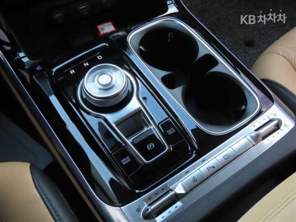 2023 - kia carnival