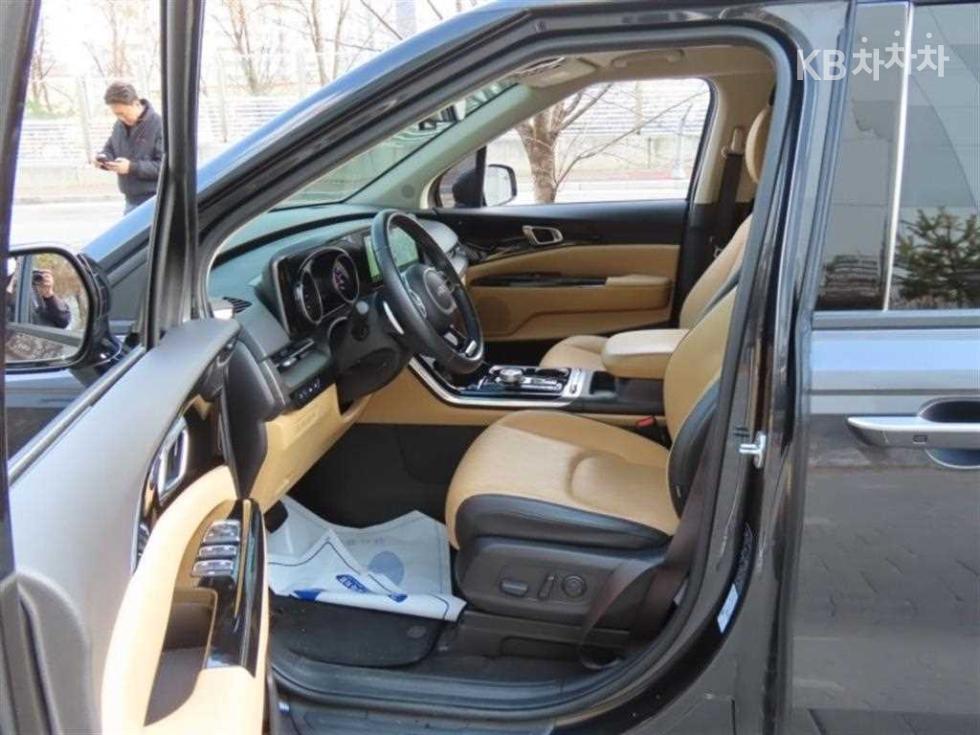 2023 - kia carnival