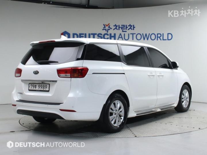 Kia Carnival 2.2 Diesel Deluxe 3