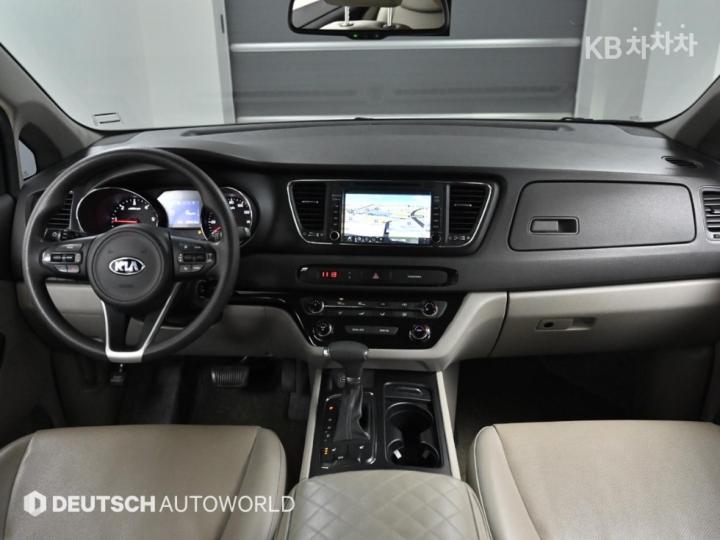 Kia Carnival 2.2 Diesel Deluxe 8