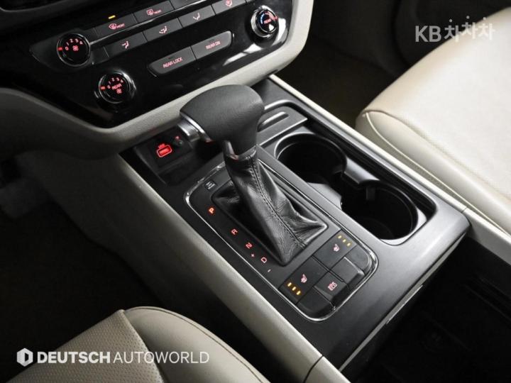 Kia Carnival 2.2 Diesel Deluxe 10