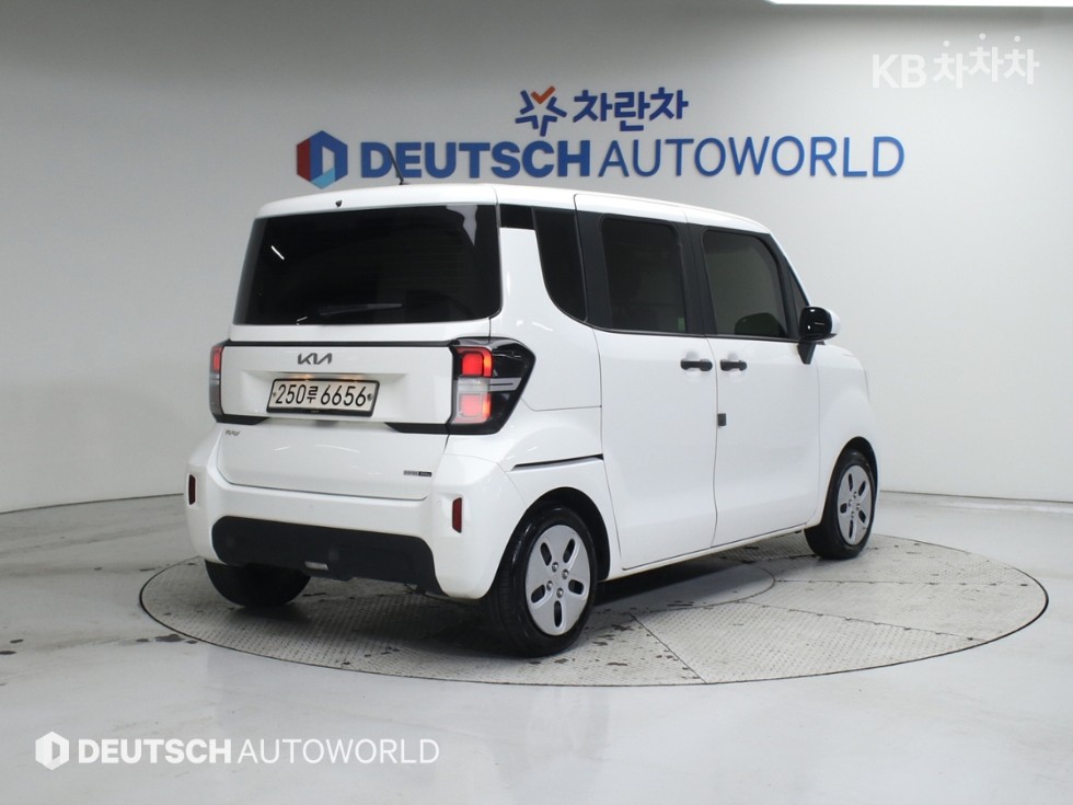 2023 - kia kia