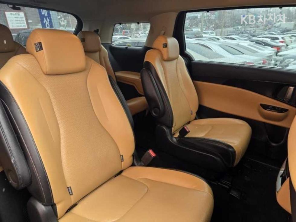 2021 - kia carnival
