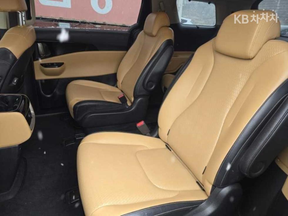 2021 - kia carnival