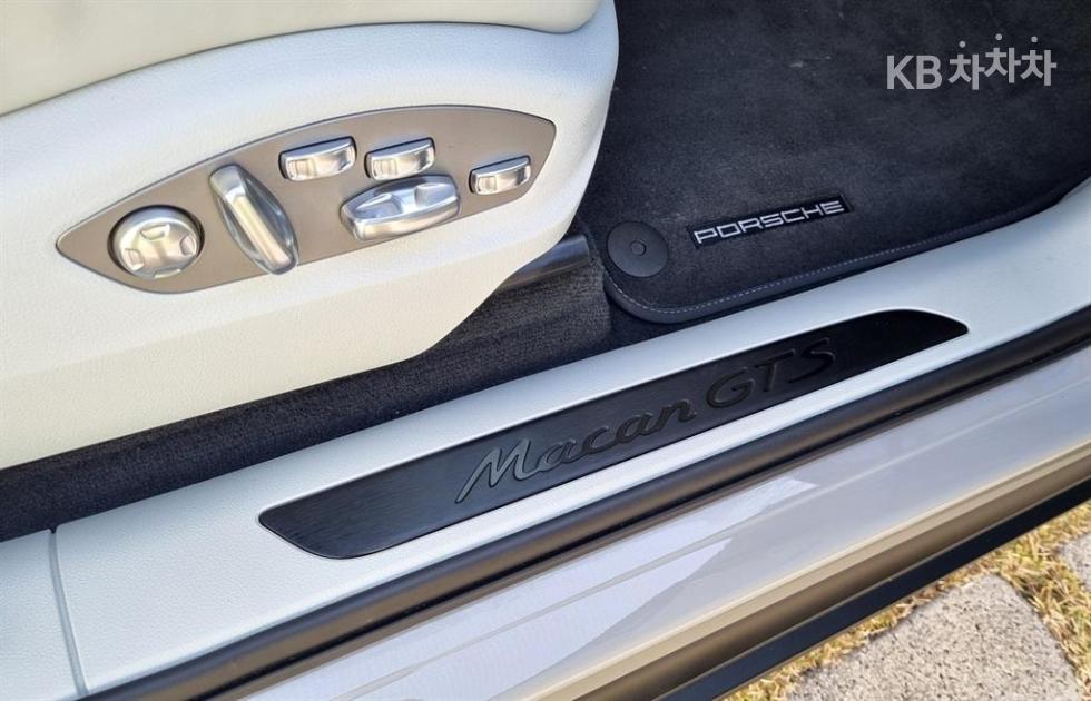 Porsche Macan — miniaturë 12