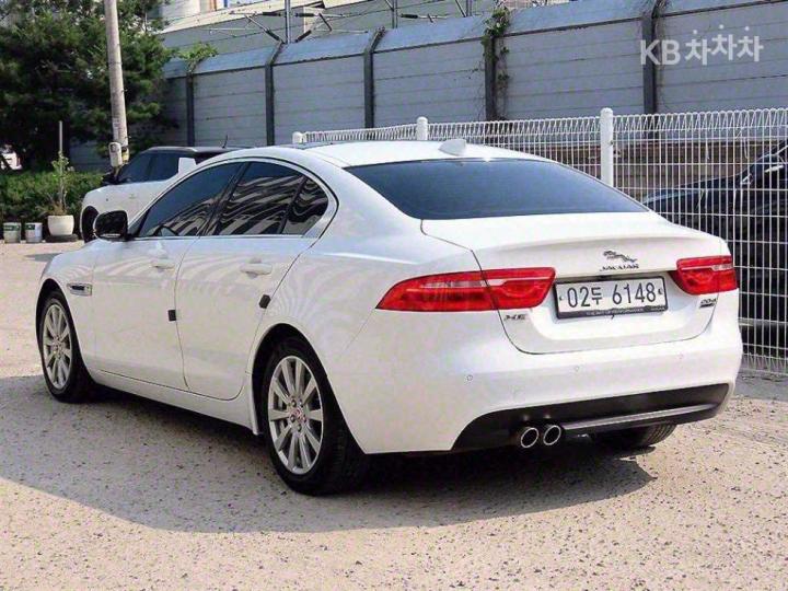 Jaguar XE 2.0 Diesel PRESTIGE 4
