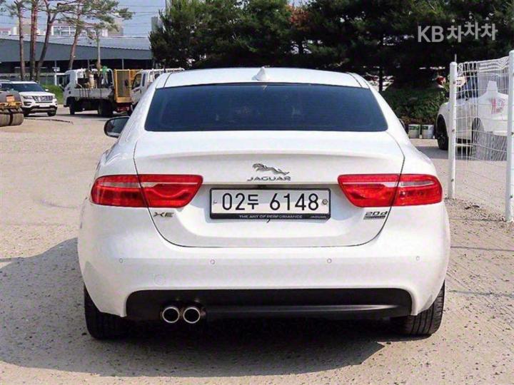 Jaguar XE 2.0 Diesel PRESTIGE 5