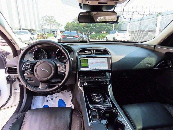Jaguar XE 2.0 Diesel PRESTIGE 8