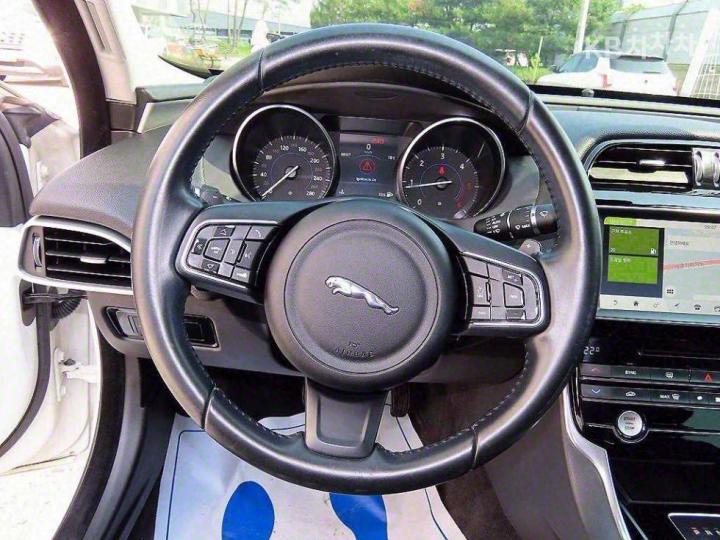 Jaguar XE 2.0 Diesel PRESTIGE 9