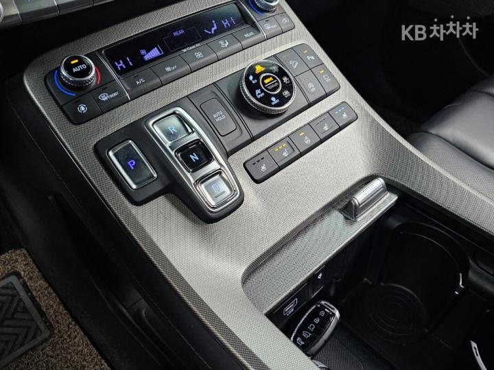 Hyundai Palisade 3.8 Gasoline AWD VIP 10