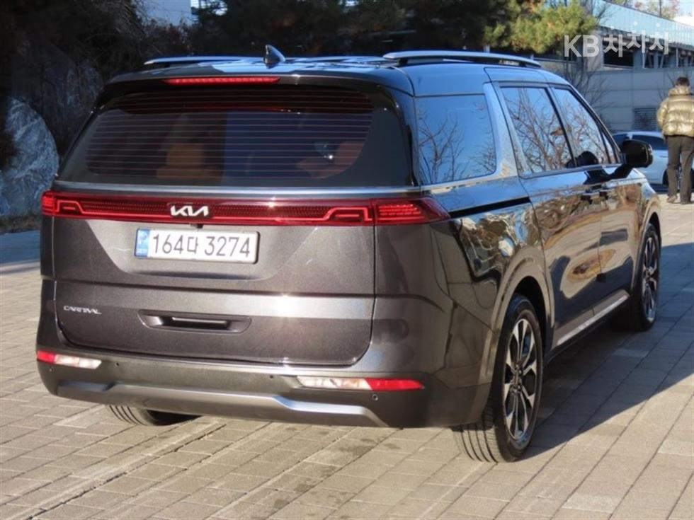 2023 - kia carnival