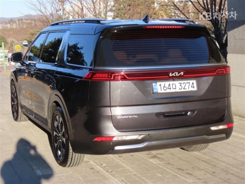 2023 - kia carnival