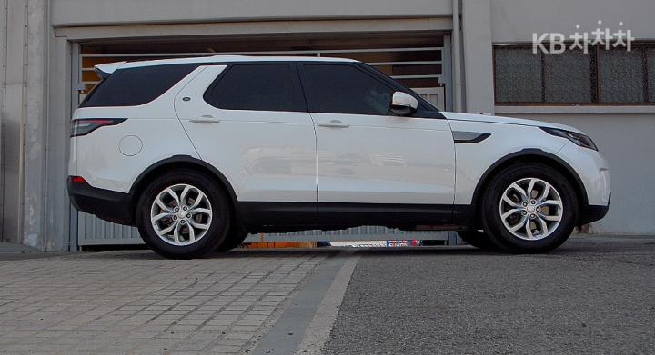 Land Rover Discovery 5 2.0 SD4 SE 3