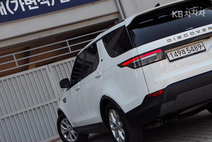 Land Rover Discovery 5 2.0 SD4 SE 7