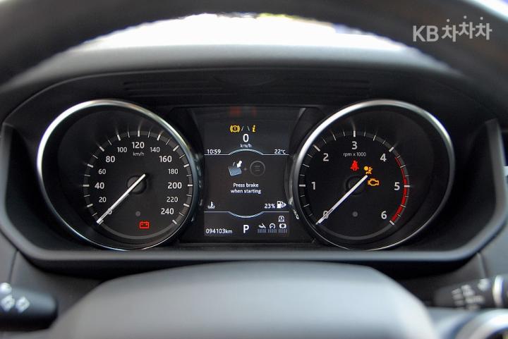 Land Rover Discovery 5 2.0 SD4 SE 10