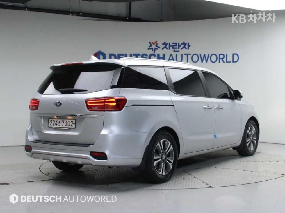 2020 - kia carnival
