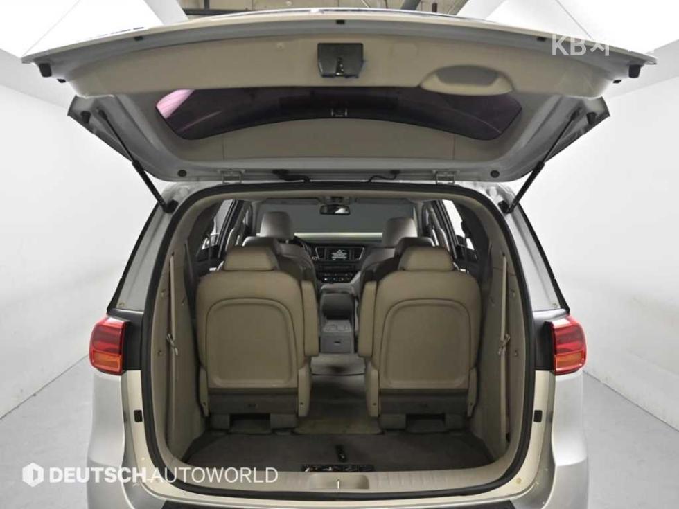 2020 - kia carnival