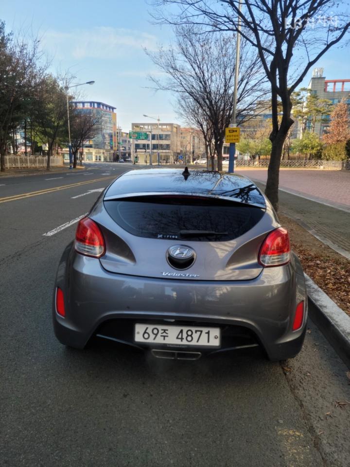 Hyundai Veloster Extreme 4