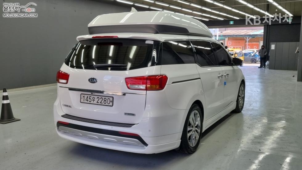 2018 - kia carnival