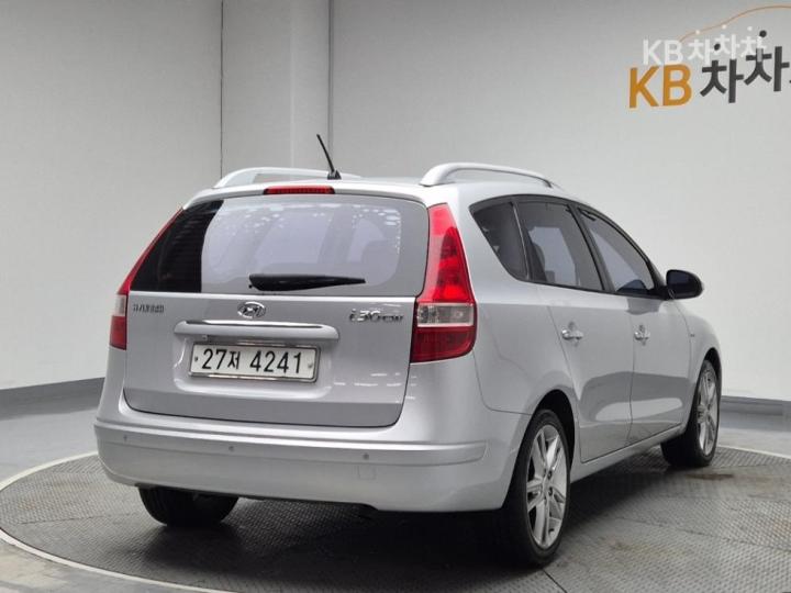 Hyundai i30 i30cw 1.6 VGT Luxury 4