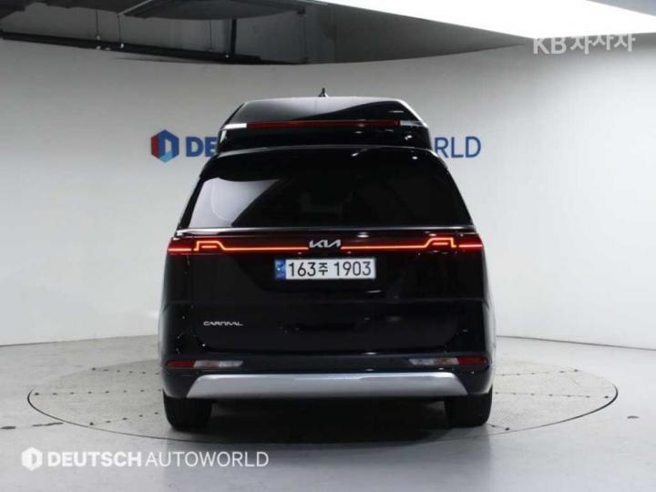 Kia Carnival 4 Generation High Limousine D2.2 7 Seater Signature — фото 4