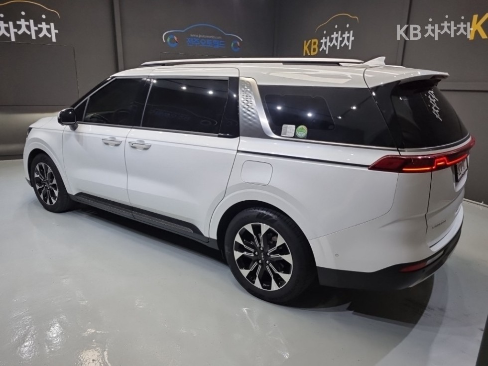 2023 - kia carnival