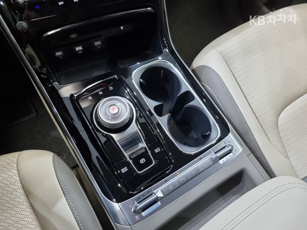 2023 - kia carnival