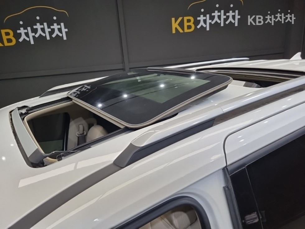 2023 - kia carnival