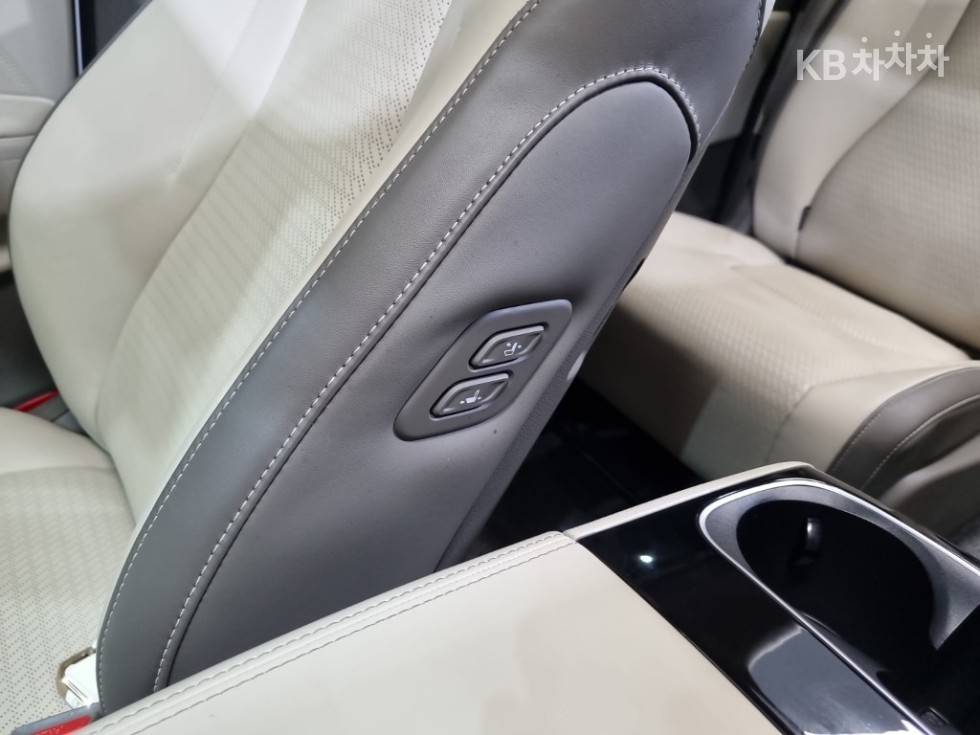 2023 - kia carnival