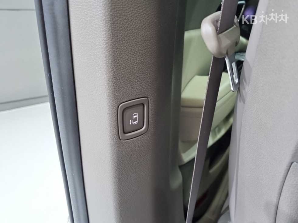 2023 - kia carnival