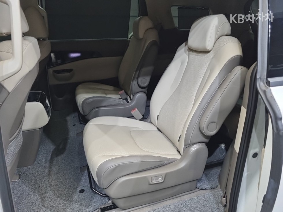 2023 - kia carnival