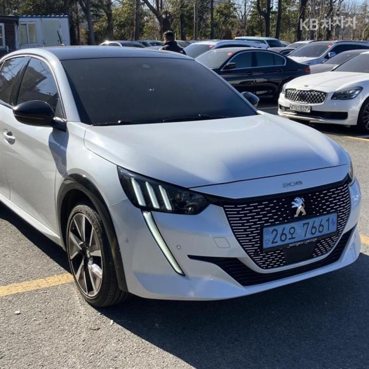 Peugeot 208 e- GT Line 4