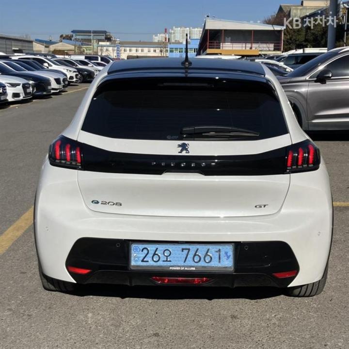 Peugeot 208 e- GT Line 7