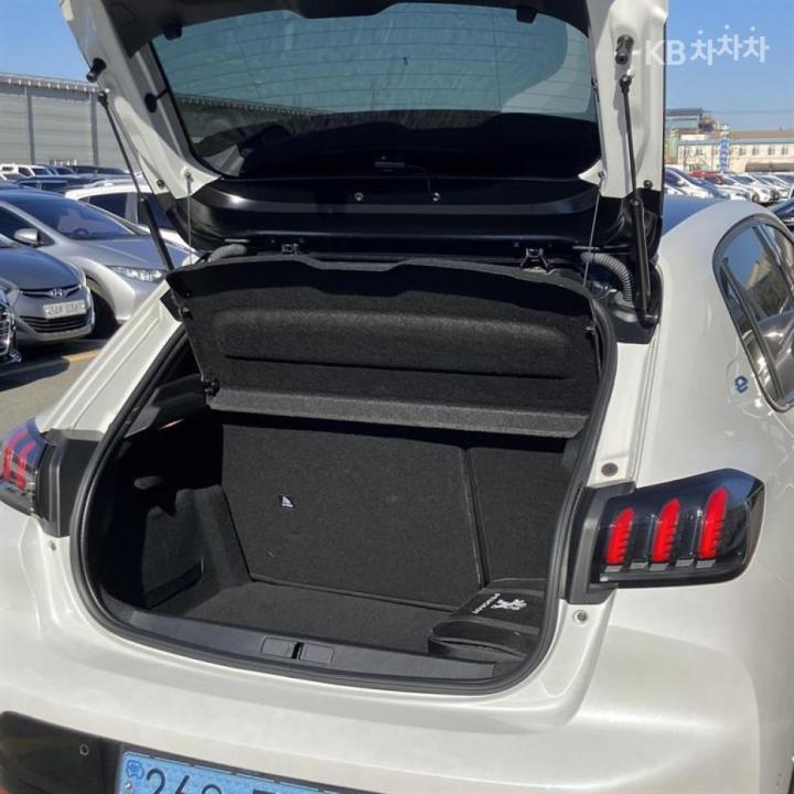 Peugeot 208 e- GT Line 9