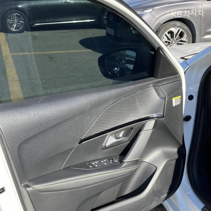 Peugeot 208 e- GT Line 10