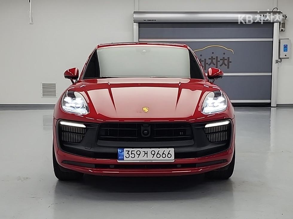 2022 - porsche macan